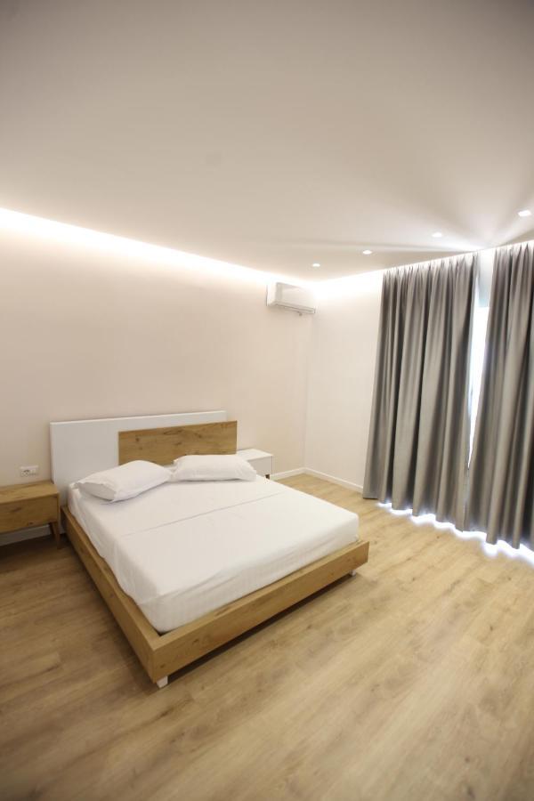 Sea Breeze Villa ซารานเดอ ภายนอก รูปภาพ