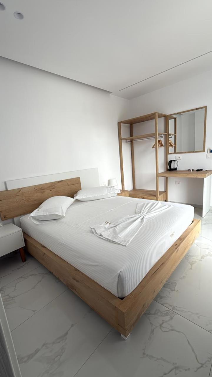 Sea Breeze Villa ซารานเดอ ภายนอก รูปภาพ