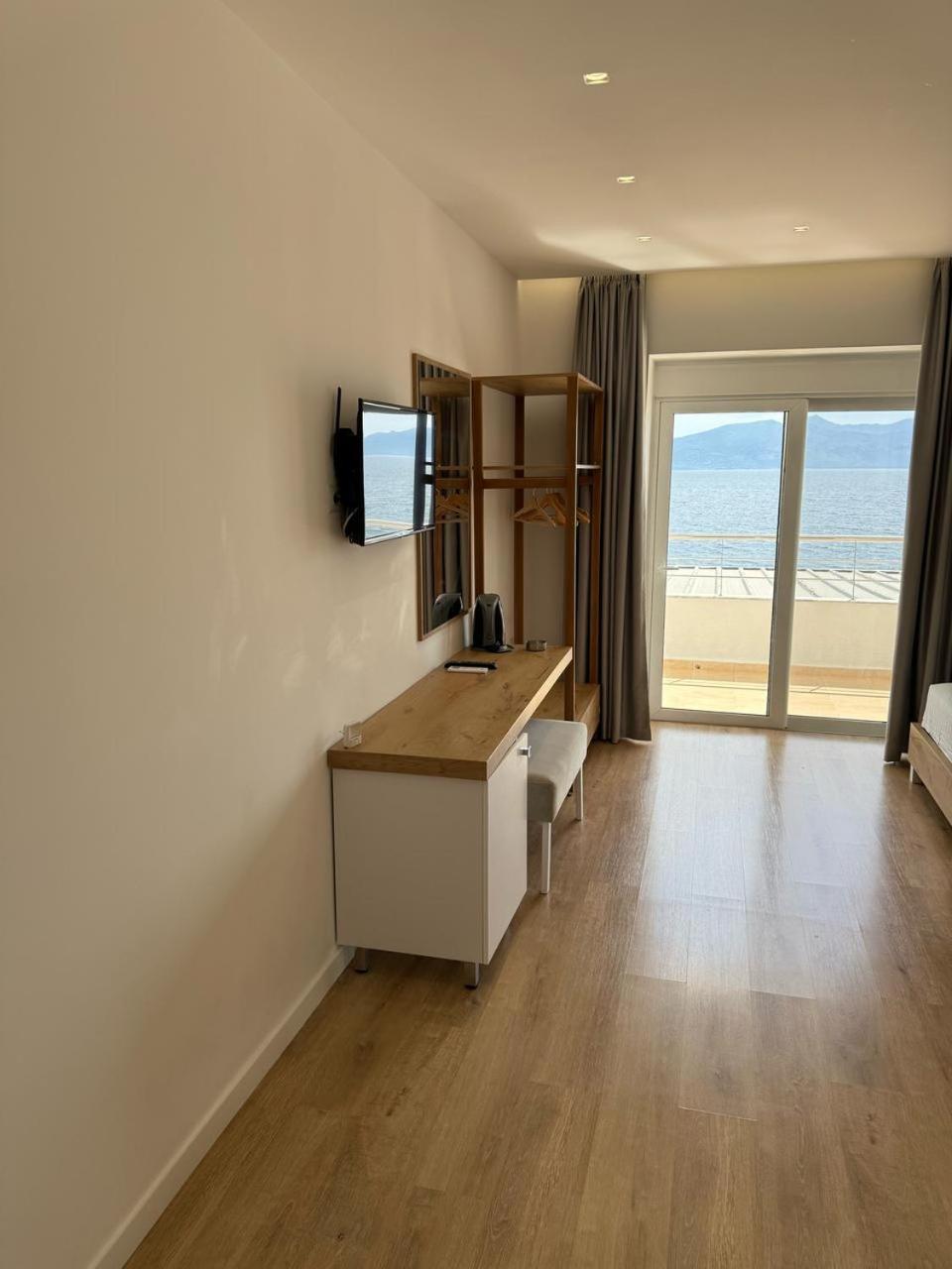 Sea Breeze Villa ซารานเดอ ภายนอก รูปภาพ