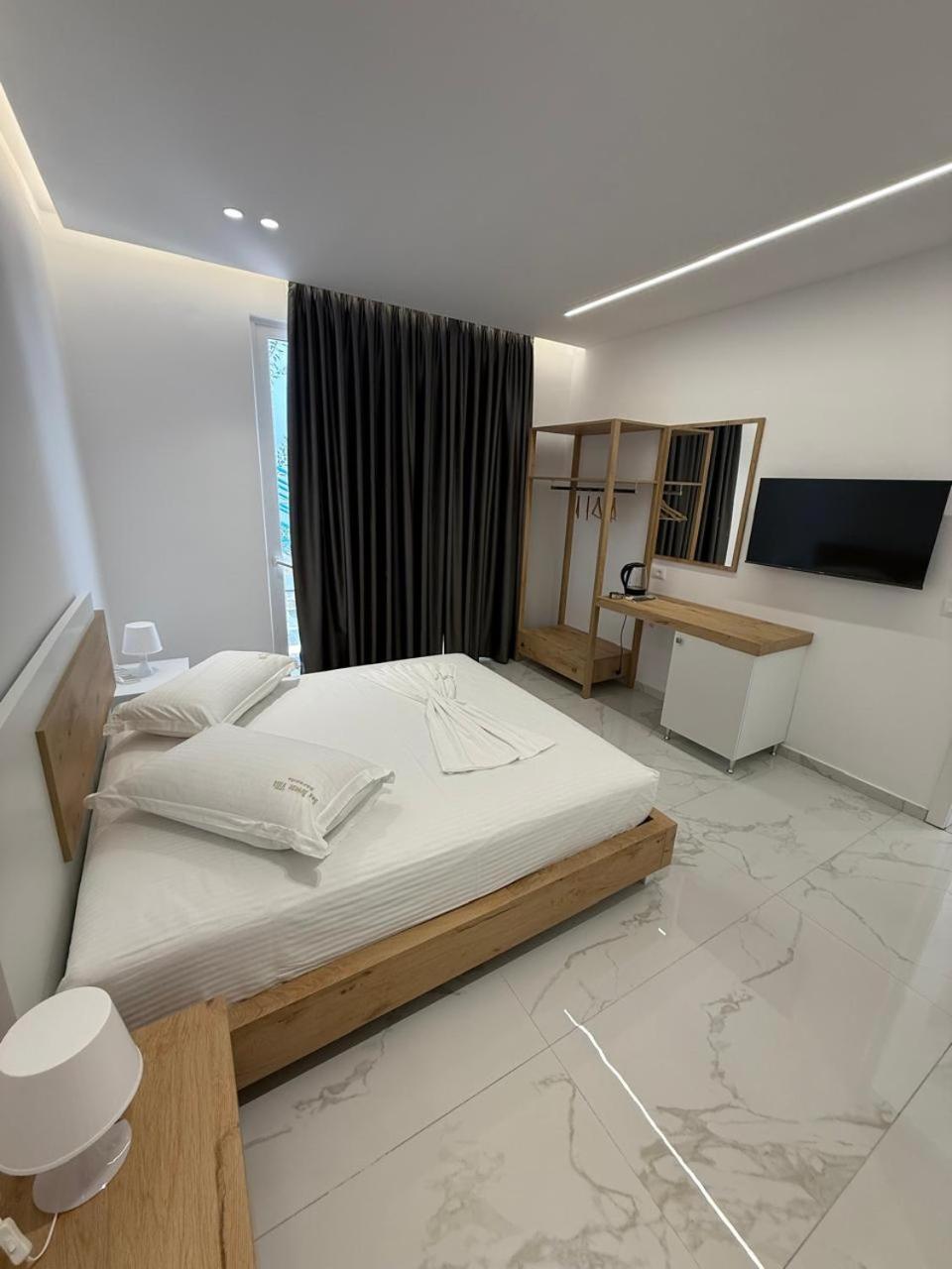 Sea Breeze Villa ซารานเดอ ภายนอก รูปภาพ