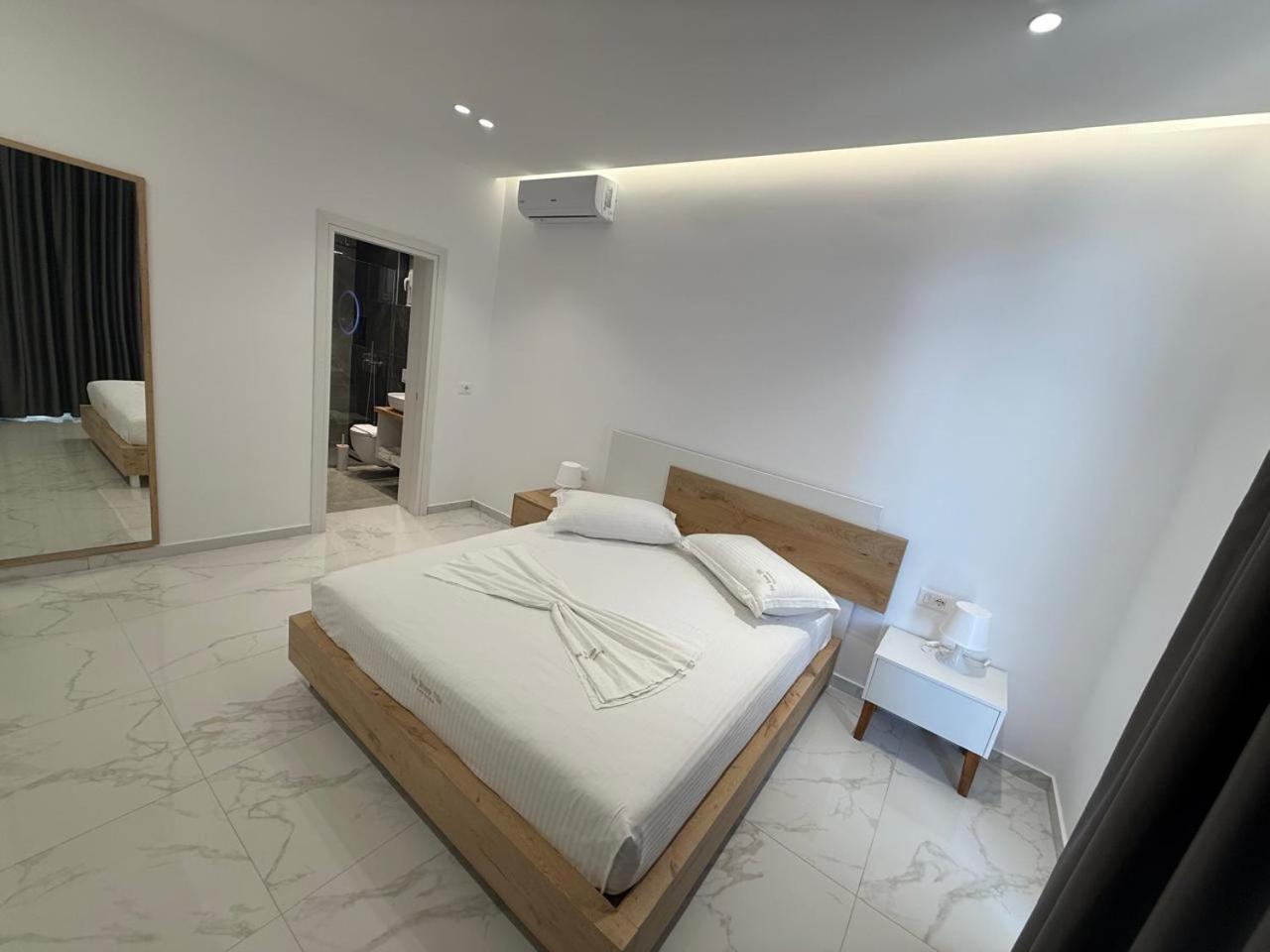 Sea Breeze Villa ซารานเดอ ภายนอก รูปภาพ